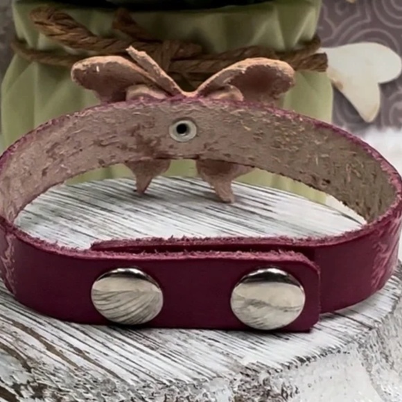 NWT Genuine Leather Handcrafted Butterfly Bracelet! Fits 6.5” to 8”. - Picture 5 of 7